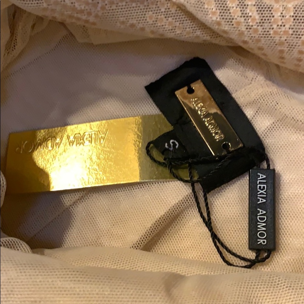 ✨Alexia Admor✨ - Picture 7 of 8